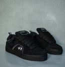Lokal Big All Black 01